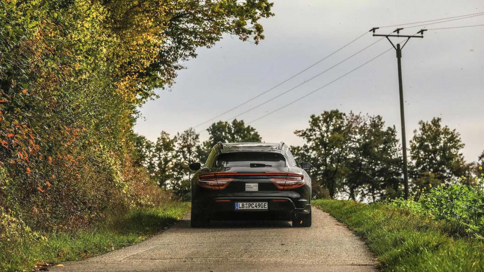 Καταφτάνει η Porsche Taycan Cross Turismo